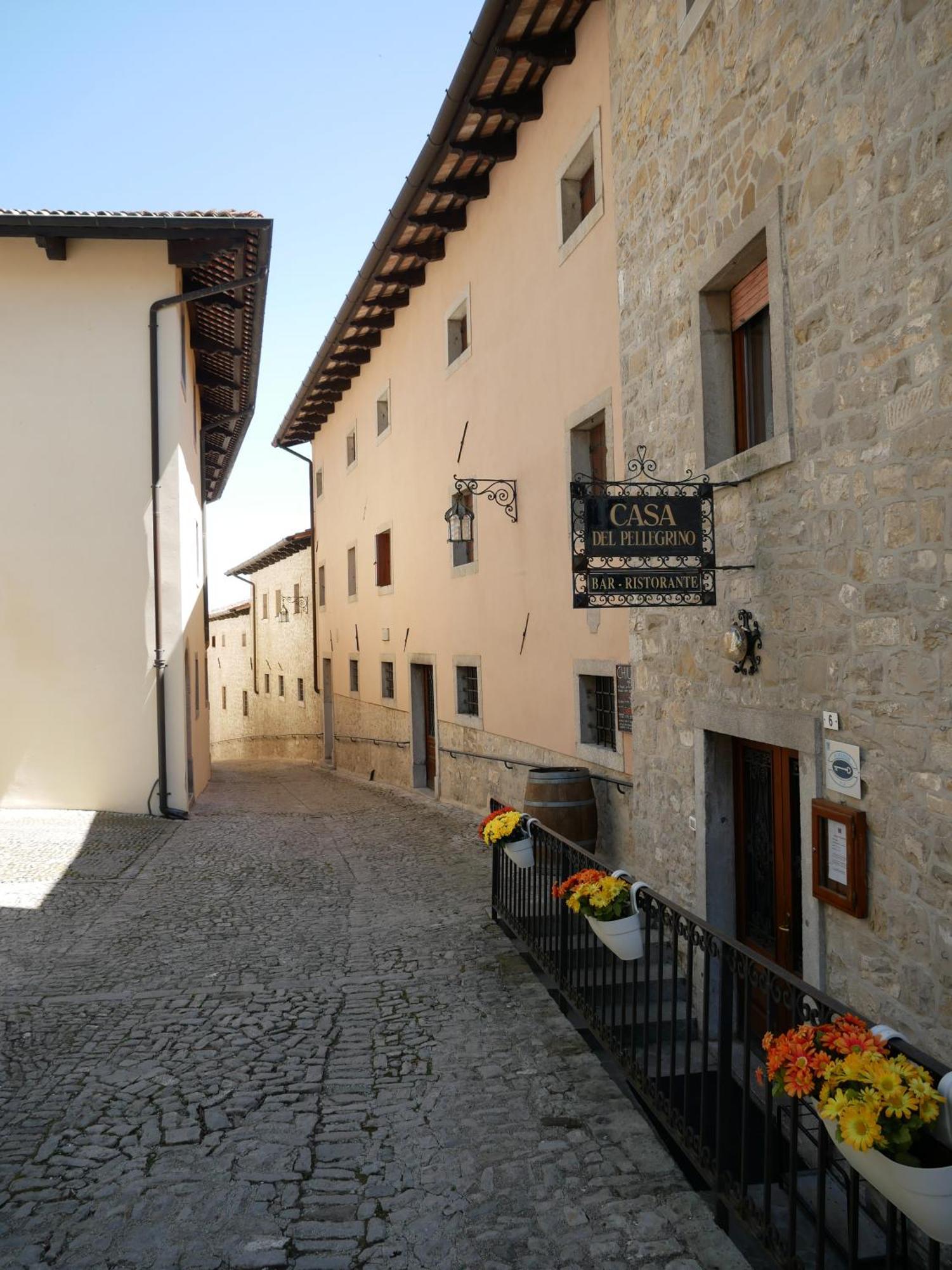 Hotel Casa Del Pellegrino - Castelmonte Exterior foto